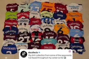 索兰克社媒晒球衣收藏，英超官方转发：你最想要哪件？