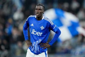 科莫官方：迪奥昨天训练中右脚跖骨骨折，目前已成功接受手术